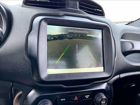 Used 2020 Jeep Renegade Altitude w/ UConnect 8.4 Nav Group FWD image 26
