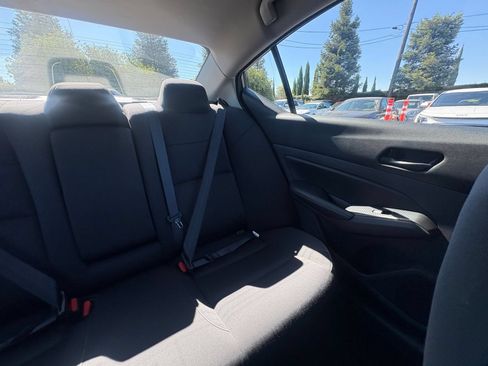 Used 2025 Nissan Altima 2.5 SV FWD image 37