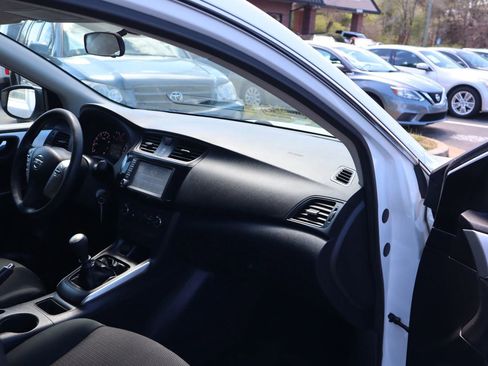 Used 2019 Nissan Sentra S image 14