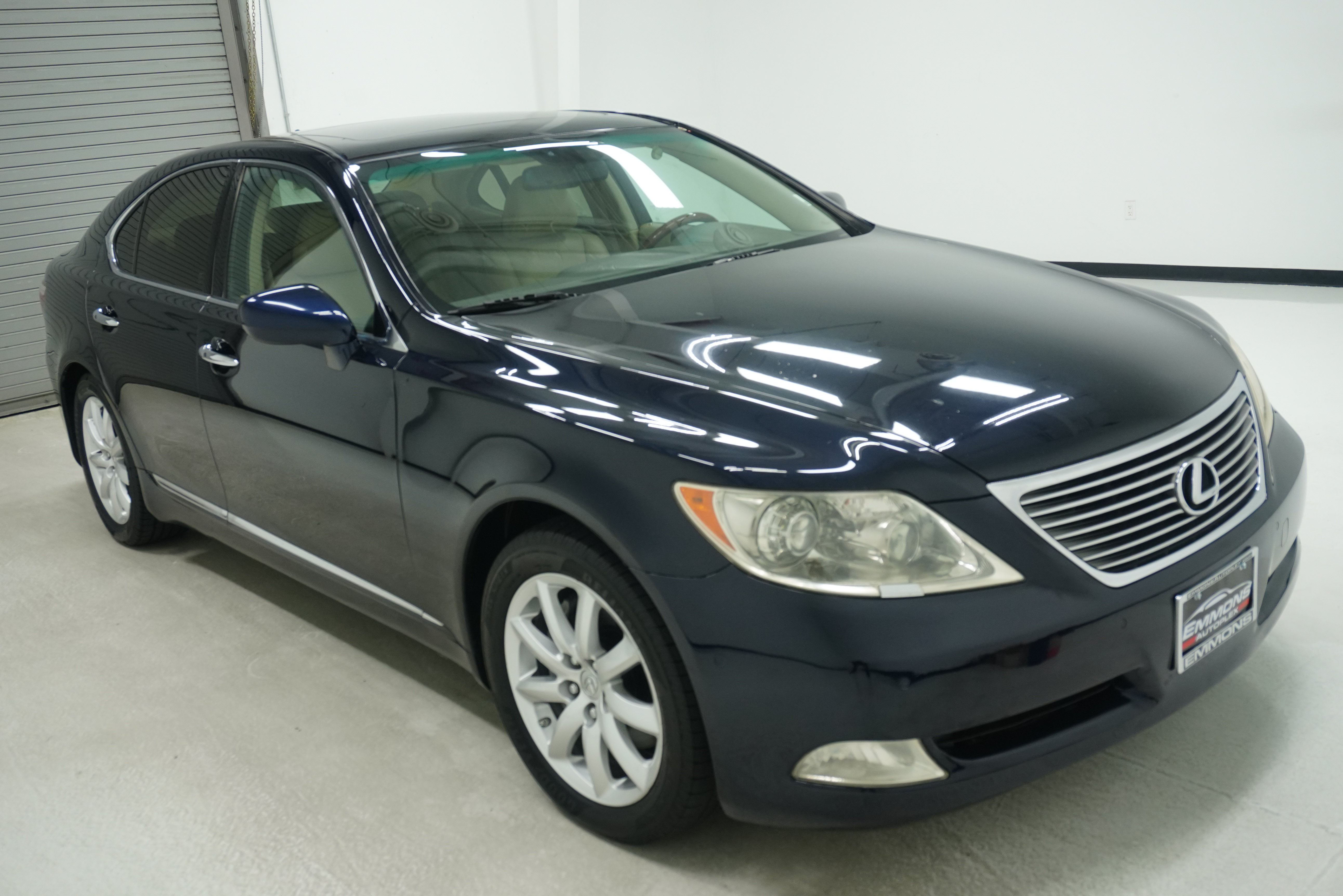 Used 2008 Lexus LS 460 w/ Comfort Pkg RWD image 2
