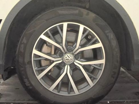 Used 2020 Volkswagen Tiguan SE image 11