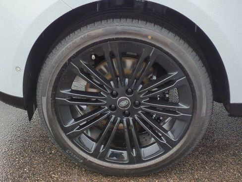 New 2025 Land Rover Range Rover SE image 13