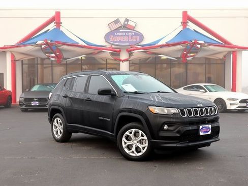 Used 2024 Jeep Compass Latitude image 1