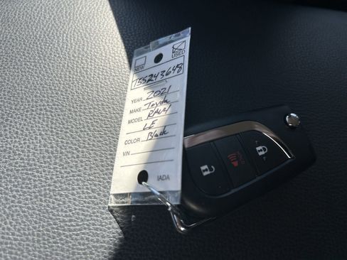 Certified 2021 Toyota RAV4 LE AWD/4WD image 34
