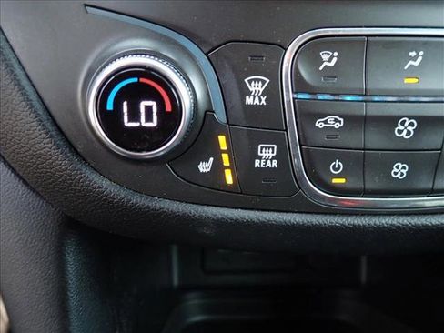 Used 2019 Chevrolet Equinox LT w/ Driver Convenience Package AWD/4WD image 21
