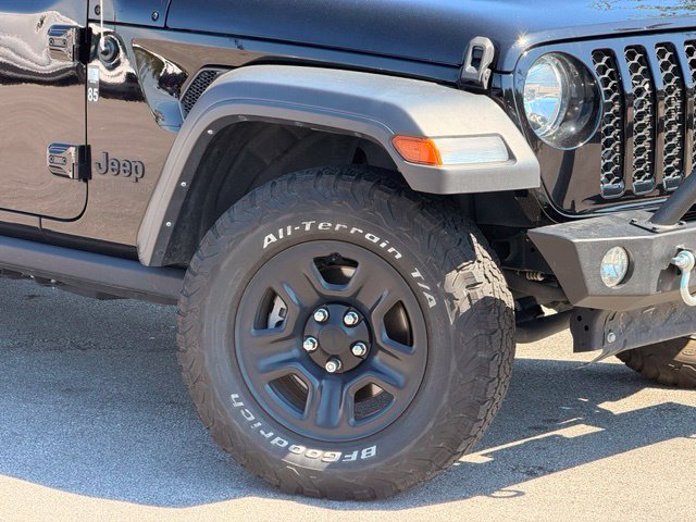 Used 2023 Jeep Gladiator Sport AWD/4WD image 2