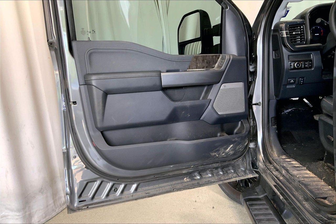 Used 2025 Ford F350 Lariat w/ Lariat Ultimate Package AWD/4WD image 21