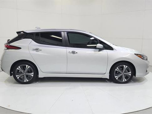 Used 2022 Nissan Leaf SV w/ SV Technology Package image 8