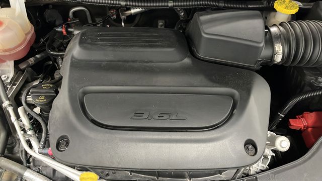 Used 2024 Chrysler Pacifica Touring-L FWD image 26
