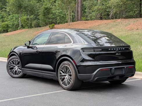 Used 2025 Porsche Macan Electric RWD image 3