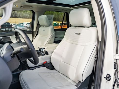 Certified 2025 Ford Expedition Platinum w/ Platinum Ultimate Package image 18