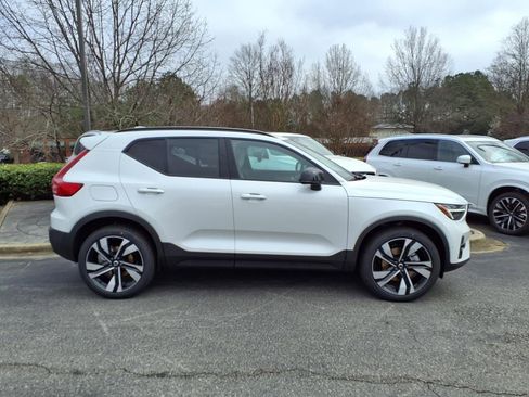 New 2025 Volvo XC40 B5 Ultra w/ Climate Package image 2