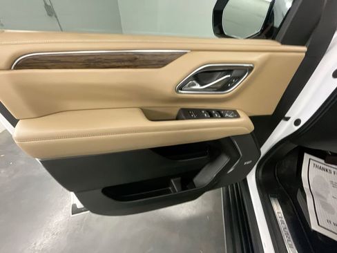 Used 2021 Chevrolet Tahoe Premier w/ Premium Package image 22