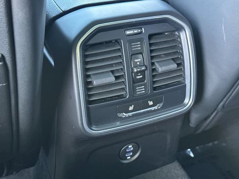 Certified 2025 Porsche Macan AWD/4WD image 14