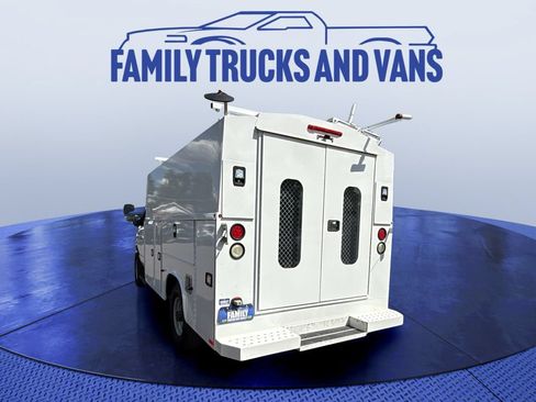 Used 2017 Ford E-350 and Econoline 350 Super Duty RWD image 3