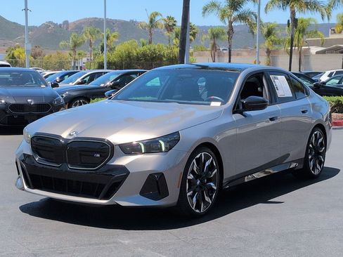 Used 2025 BMW i5 M60 w/ Premium Package AWD/4WD image 5