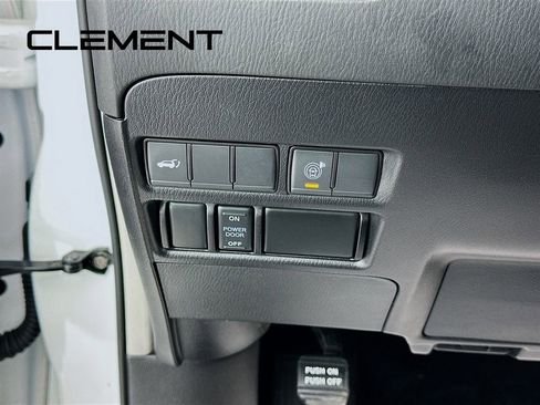 Used 2022 Nissan Armada SL w/ Captain's Chairs Package AWD/4WD image 14
