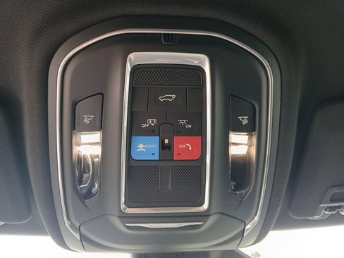 New 2026 Jeep Grand Cherokee Altitude image 16