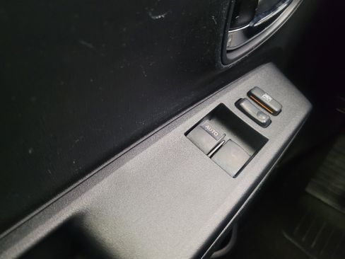 Used 2014 Toyota Yaris LE image 29