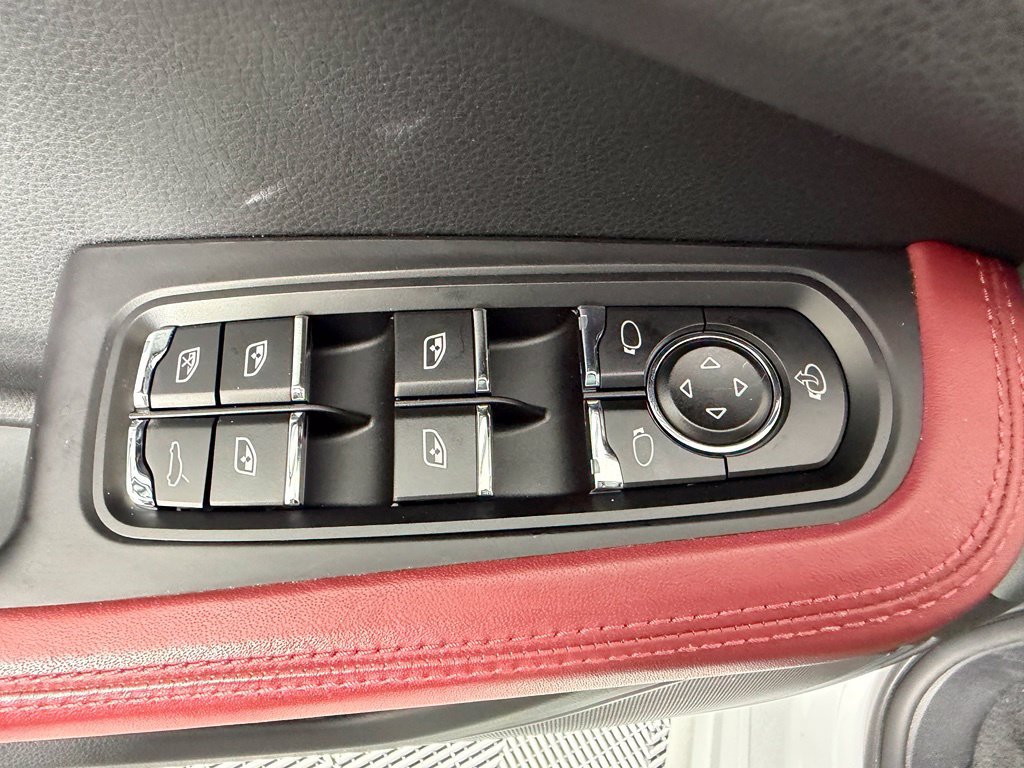 Used 2023 Porsche Macan AWD/4WD image 19