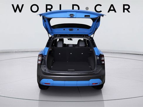 Used 2025 Nissan Kicks SR image 11