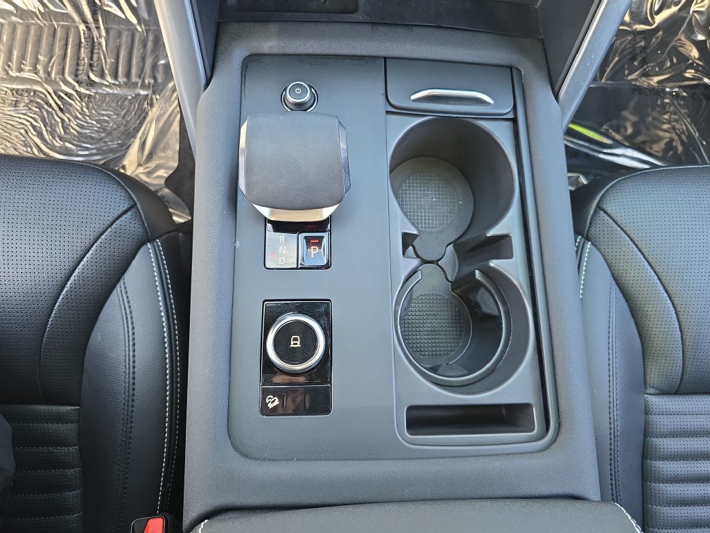 Used 2025 Land Rover Discovery Dynamic SE AWD/4WD image 27