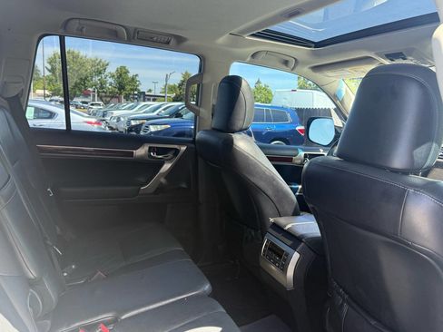 Used 2017 Lexus GX 460 image 19