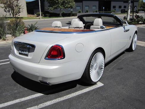 Used 2016 Rolls-Royce Dawn RWD image 22