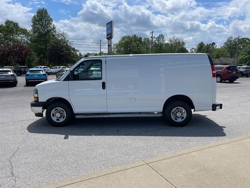 Used 2024 Chevrolet Express 2500 w/ Driver Convenience Package image 5