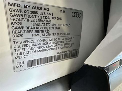 Used 2025 Audi SQ5 Premium Plus w/ Premium Plus Package image 18