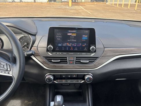 Used 2025 Nissan Altima 2.5 SV FWD image 17