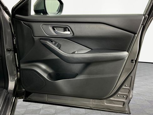 Certified 2025 Nissan Rogue SV FWD image 26