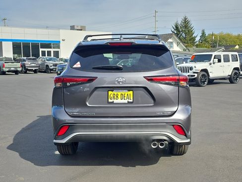 New 2025 Toyota Highlander XSE image 8
