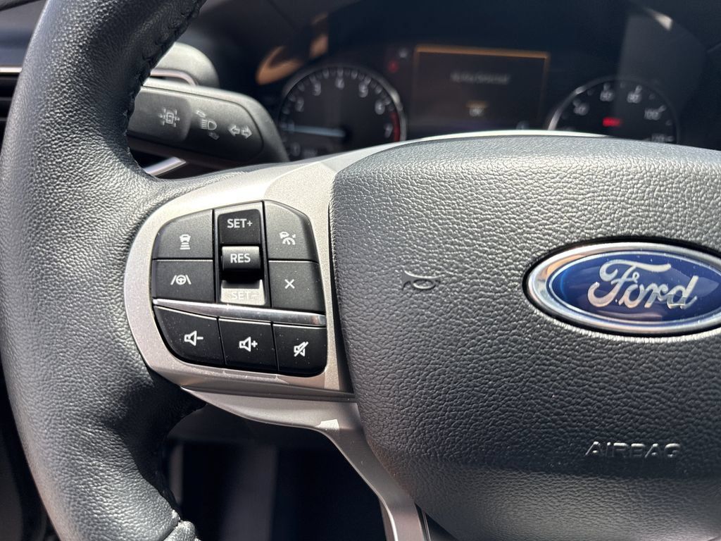 Used 2024 Ford Explorer XLT w/ Equipment Group 202A AWD/4WD image 26
