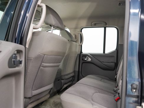 Used 2017 Nissan Frontier SV w/ SV Value Truck Package AWD/4WD image 17