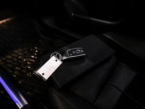 Used 2022 Mercedes-Benz GLB 250 w/ Premium Package Lite image 64