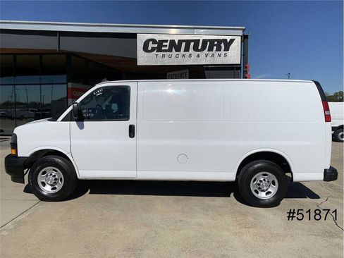 Used 2021 Chevrolet Express 2500 w/ Driver Convenience Package image 4