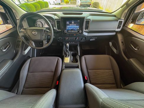 Used 2022 Nissan Frontier SV w/ Technology Package AWD/4WD image 2