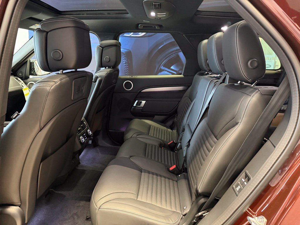 New 2026 Land Rover Discovery Limited Edition AWD/4WD image 9