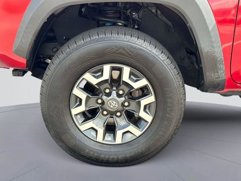 Used 2021 Toyota Tacoma TRD Off-Road w/ TRD Premium Off Road Package AWD/4WD image 11