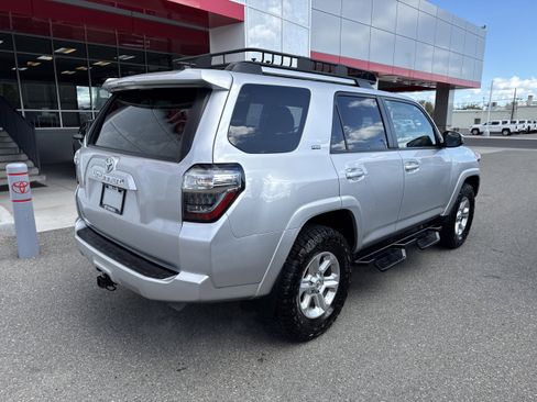 Used 2021 Toyota 4Runner SR5 AWD/4WD image 4