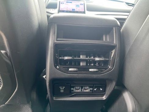 Used 2023 Jeep Grand Cherokee Limited AWD/4WD image 15