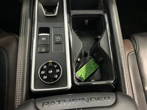 Used 2024 Nissan Pathfinder Platinum w/ Cargo Package AWD/4WD image 25