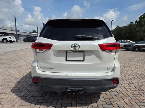 Certified 2019 Toyota Highlander Plus FWD image 10