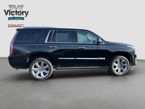 Used 2020 Cadillac Escalade Premium Luxury AWD/4WD image 18