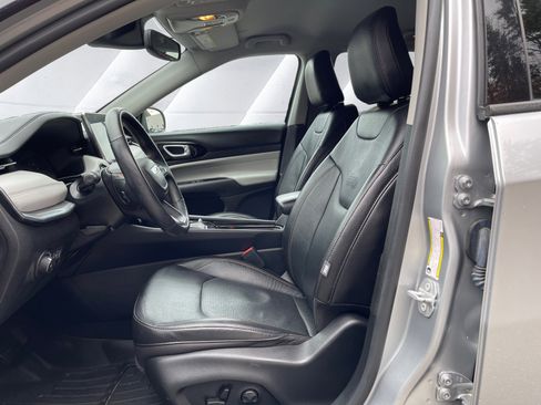 Used 2022 Jeep Compass Limited image 10