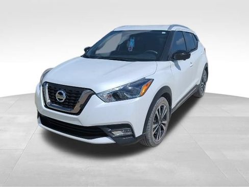 Used 2019 Nissan Kicks SR w/ SR Premium Package FWD image 7