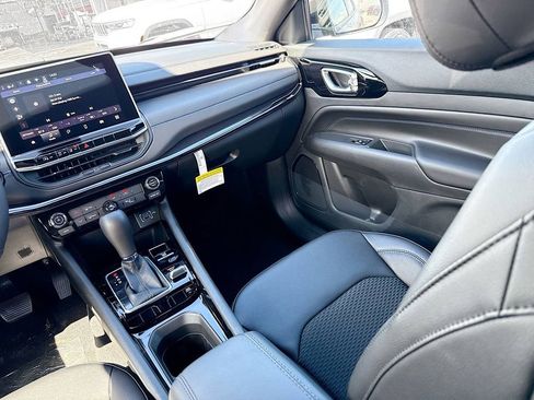 New 2026 Jeep Compass Latitude AWD/4WD image 24