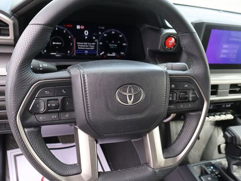 Used 2025 Toyota Tacoma TRD Off-Road AWD/4WD image 27