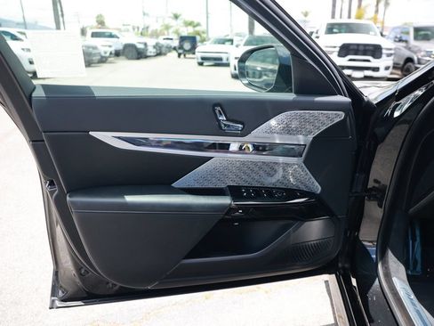 Used 2023 BMW 760i xDrive AWD/4WD image 16